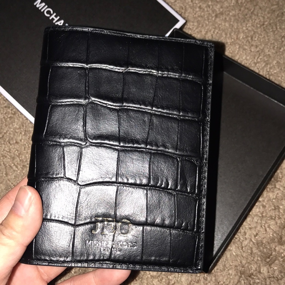 Michael kors passport case